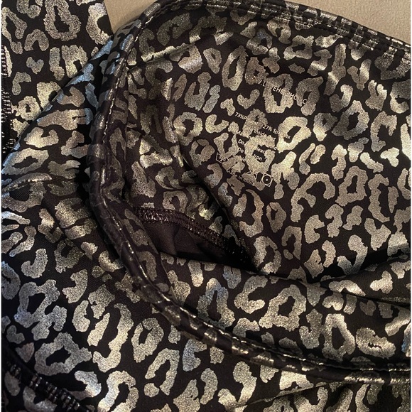 Shiny X-Small like new black and sliver leopard print leggings - Picture 2 of 2